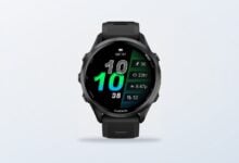 Garmin Forerunner 970 nero con cinturino e display visibile