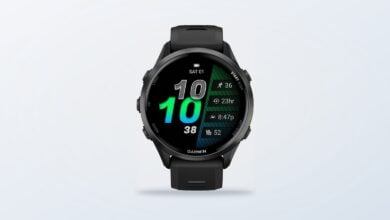 Garmin Forerunner 970 nero con cinturino e display visibile