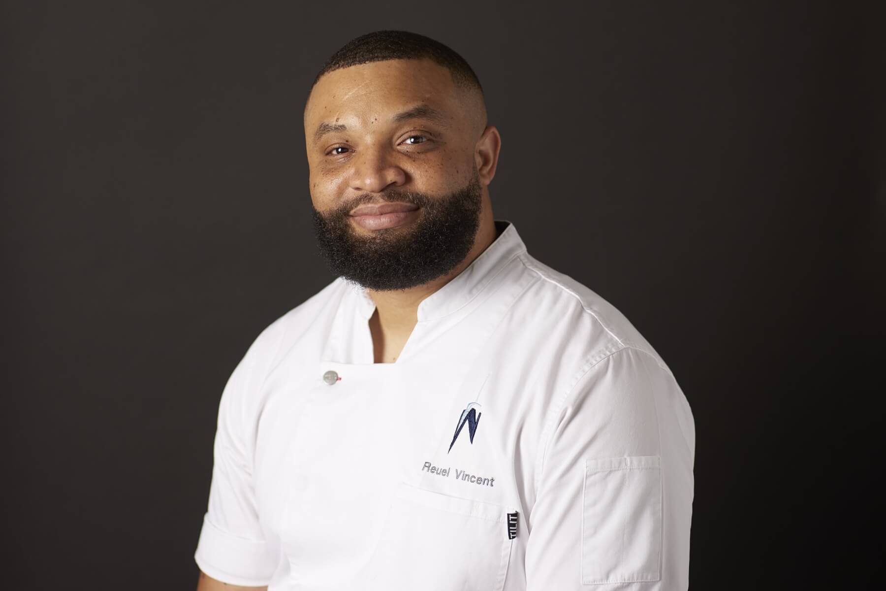 Portrait du chef exécutif Reuel Vincent de ONE Dine