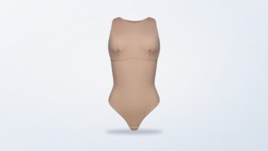 Beżowe body SLAY Esotiq na jasnym tle