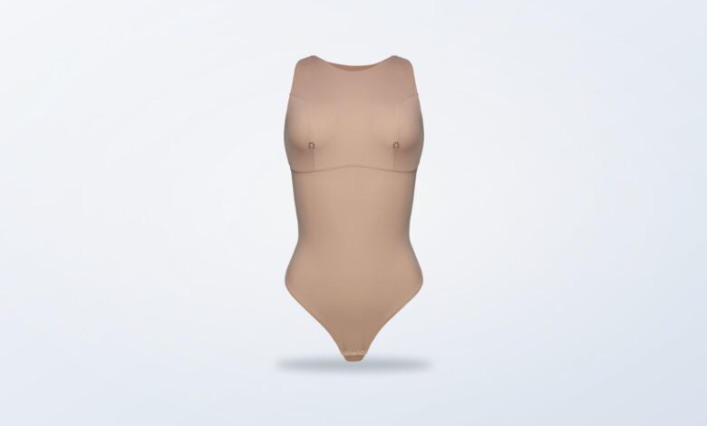 Beżowe body SLAY Esotiq na jasnym tle