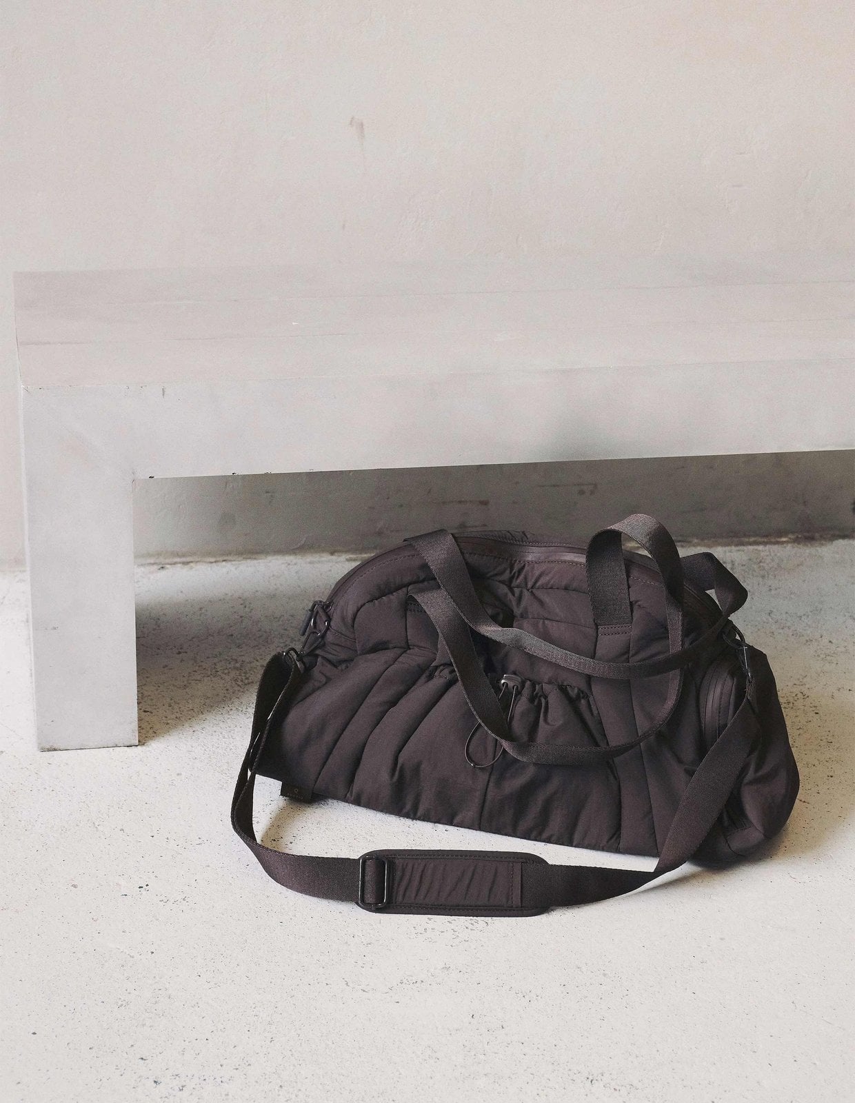 Ciemna torba sportowa CARRY ALL Esotiq