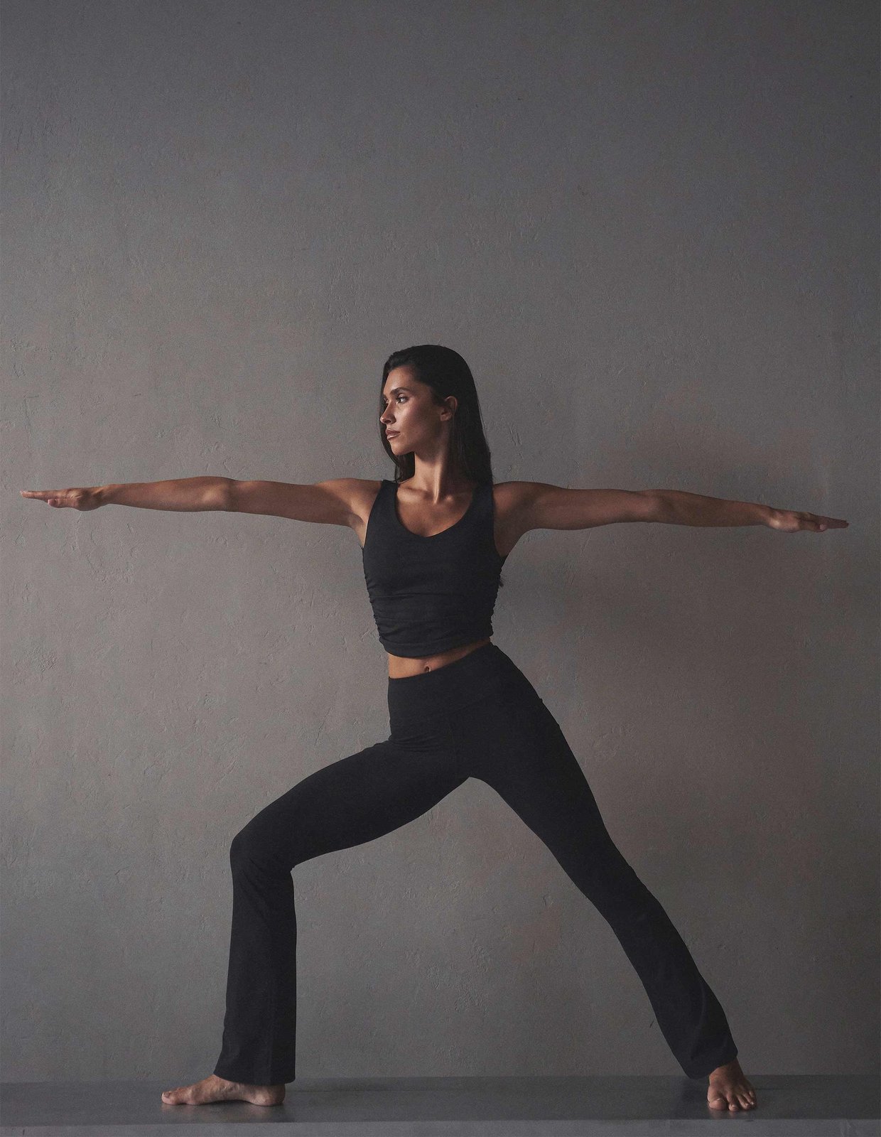 Czarne legginsy sportowe flare KICK IT z wysokim stanem