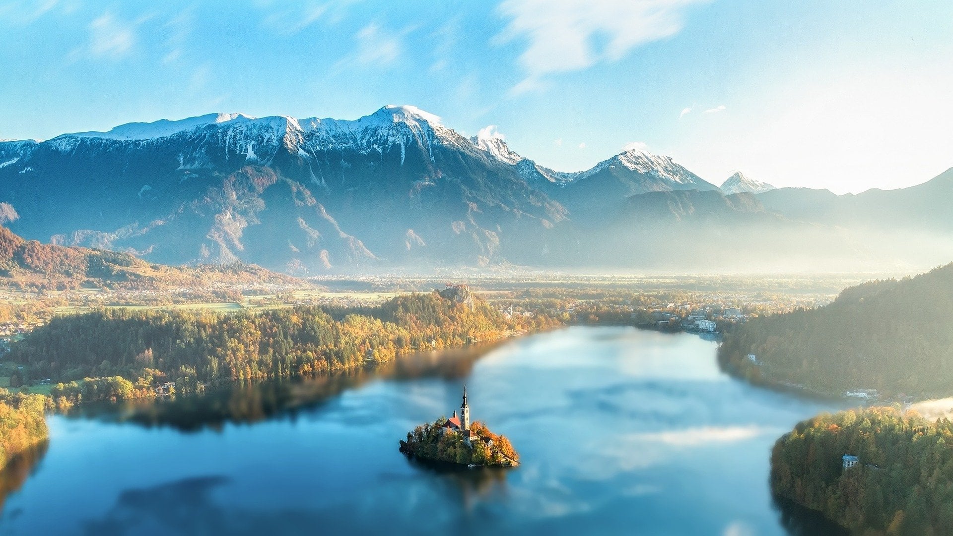 Paisaje de viaje usado junto a información de asistencia