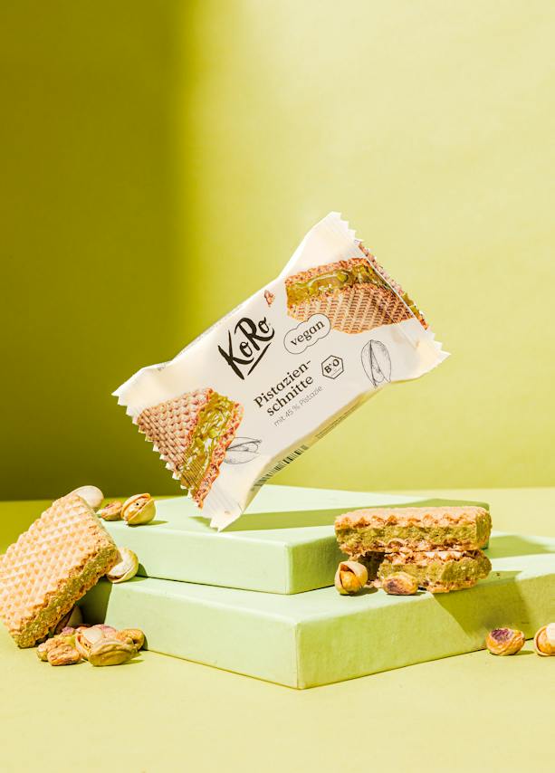 Bio Pistazienschnitte auf einem Tisch