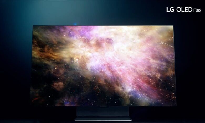 Pantalla LG OLED Flex instalada en una habitación