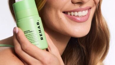 Model applying REHAB Matcha Scalp Serum